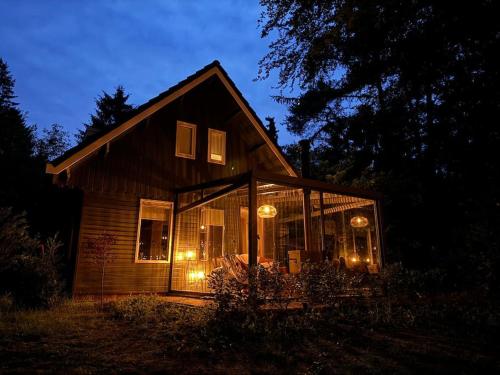 Forest home for 2 to 8 persons including hottub and sauna in Noordenveld Forest home for 2 to 8 persons including hottub and sauna in Noordenveld