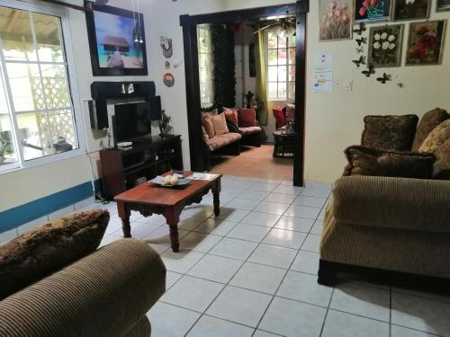 HOTEL CASA BONITA LA LIMA SAN PEDRO SULa near Ramón Villeda Morales nemzetközi repülőtér HOTEL CASA BONITA LA LIMA SAN PEDRO SULa near Ramón Villeda Morales nemzetközi repülőtér