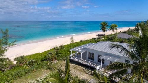 Balkon/teras, Eleuthera Retreat - Villa & Cottages on pink sand beachfront in North Palmetto Point Balkon/teras, Eleuthera Retreat - Villa & Cottages on pink sand beachfront in North Palmetto Point