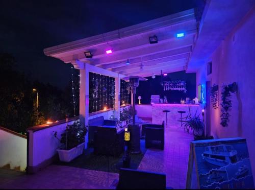 酒吧/高級酒吧, B&B Villa Maracujà (B&B Villa Maracuja) in 聖科斯坦蒂諾卡拉布羅 酒吧/高級酒吧, B&B Villa Maracujà (B&B Villa Maracuja) in 聖科斯坦蒂諾卡拉布羅