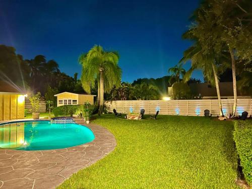 MIAMI EXCLUSIVE 5-BR Spacious House with pool in Country Walk MIAMI EXCLUSIVE 5-BR Spacious House with pool in Country Walk