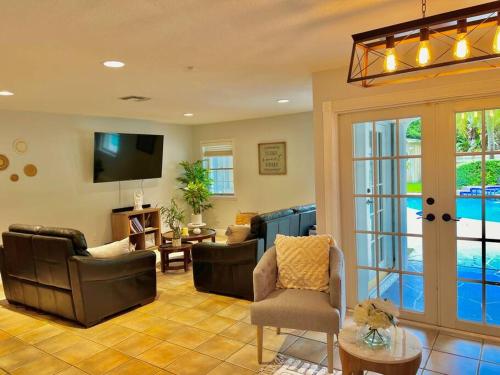 MIAMI EXCLUSIVE 5-BR Spacious House with pool in Country Walk MIAMI EXCLUSIVE 5-BR Spacious House with pool in Country Walk