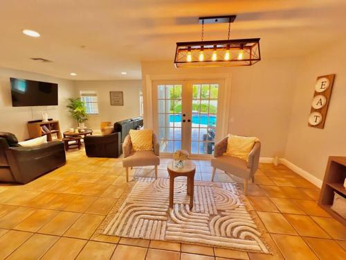 MIAMI EXCLUSIVE 5-BR Spacious House with pool in Country Walk MIAMI EXCLUSIVE 5-BR Spacious House with pool in Country Walk