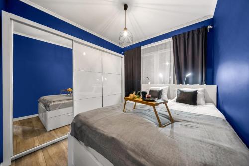 Warsaw Wola Apt - 8th Floor, Parking, Balcony - by Rentujemy