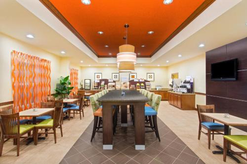 Ételek és italok, Holiday Inn Express & Suites Lakeland North - I-4 By IHG in Lakeland (FL) Ételek és italok, Holiday Inn Express & Suites Lakeland North - I-4 By IHG in Lakeland (FL)