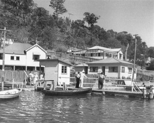 Historic cosy Hawkesbury River cottage in Ku-Ring-Gai Historic cosy Hawkesbury River cottage in Ku-Ring-Gai