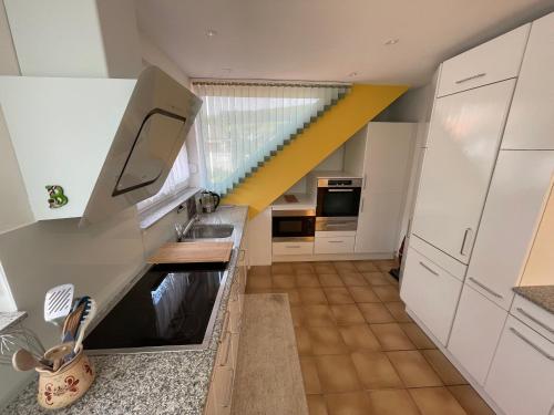 Dach-Etagenwohnung mit Ausblick nach Basel und ins Elsass in 因茨靈恩 Dach-Etagenwohnung mit Ausblick nach Basel und ins Elsass in 因茨靈恩