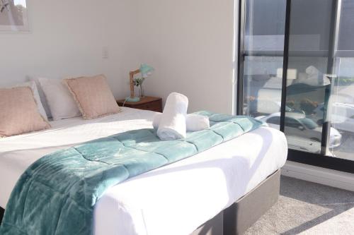 Stunning 3 Bedrooms Sleeps 6 in CBD