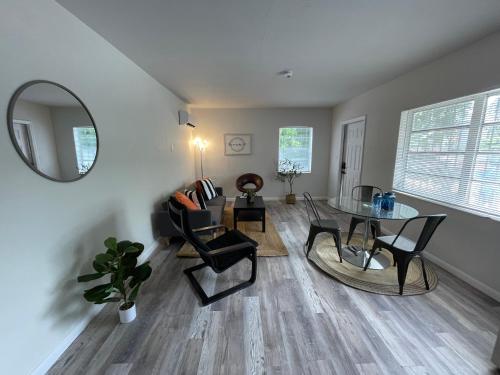 Facilities, Fully equipped Apartments with parking near Cocowalk in Coral Way Facilities, Fully equipped Apartments with parking near Cocowalk in Coral Way