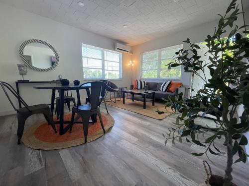 Facilities, Fully equipped Apartments with parking near Cocowalk in Coral Way Facilities, Fully equipped Apartments with parking near Cocowalk in Coral Way