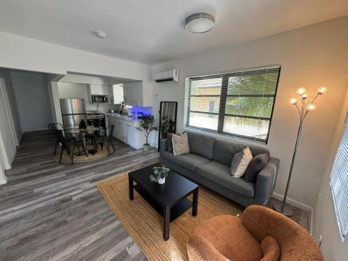 Kitchen, Fully equipped Apartments with parking near Cocowalk in Coral Way Kitchen, Fully equipped Apartments with parking near Cocowalk in Coral Way