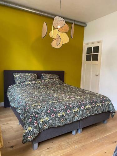 Sfeervol appartement met patio in het centrum in Binnenstad-West Sfeervol appartement met patio in het centrum in Binnenstad-West