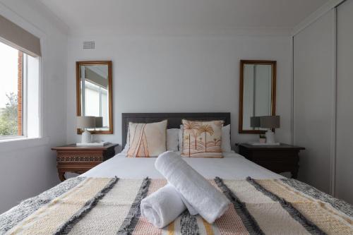 Beachside Clovelly Living w Parking 50m to Beach in Bronte Beachside Clovelly Living w Parking 50m to Beach in Bronte