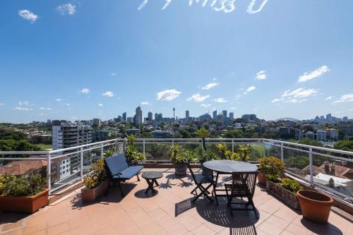 Elegant Studio with Rooftop Harbour Views in Darling Point Elegant Studio with Rooftop Harbour Views in Darling Point
