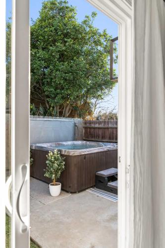 Family Oasis with Hot Tub and Dedicated Workspace in North Clairemont Family Oasis with Hot Tub and Dedicated Workspace in North Clairemont