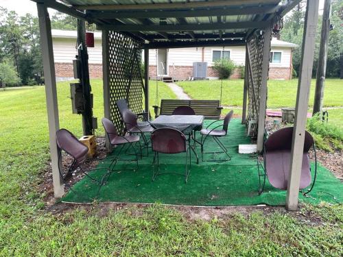 2 Bedrooms Basement Apartment in Killearn Estates 2 Bedrooms Basement Apartment in Killearn Estates