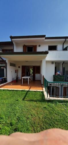 สวน, La casa di ale in ลาตินา สวน, La casa di ale in ลาตินา