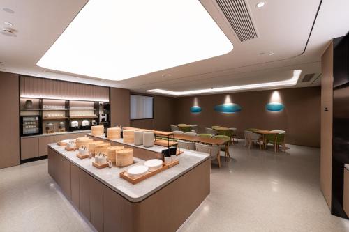 Restaurant, Ji Hotel Shanghai Pudong Airport Free Trade Zone near Shanghai Pudong International Airport Restaurant, Ji Hotel Shanghai Pudong Airport Free Trade Zone near Shanghai Pudong International Airport