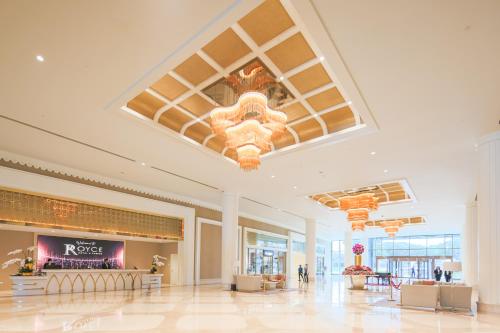 Hol, Royce Hotel & Casino in Angeles / Clark Hol, Royce Hotel & Casino in Angeles / Clark