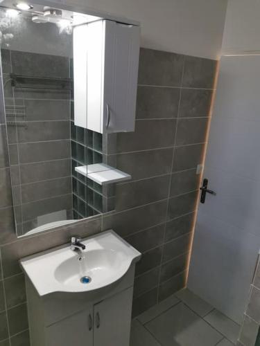 Charmant T2 bas de villa in Saint-Claude Charmant T2 bas de villa in Saint-Claude