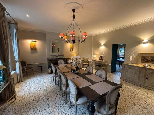 Propriété standing Loire Valley (Propriete standing Loire Valley) in Luynes Propriété standing Loire Valley (Propriete standing Loire Valley) in Luynes