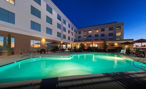 Swimming pool, Cambria Hotel Phoenix - North Scottsdale in Desert View Village Swimming pool, Cambria Hotel Phoenix - North Scottsdale in Desert View Village