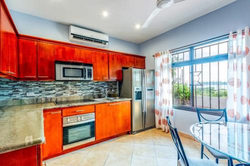 2 Bedroom Ocean-View Condo with Pool in Playa Flamingo 2 Bedroom Ocean-View Condo with Pool in Playa Flamingo