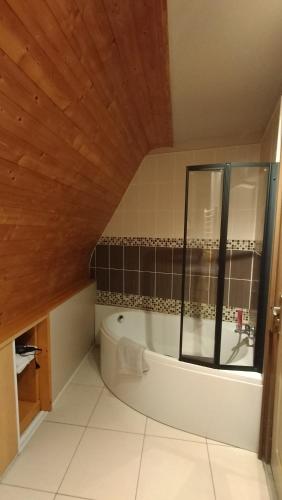 Fürdőszoba, Appartement au pied du château (Appartement au pied du chateau) in Montbeliard Fürdőszoba, Appartement au pied du château (Appartement au pied du chateau) in Montbeliard
