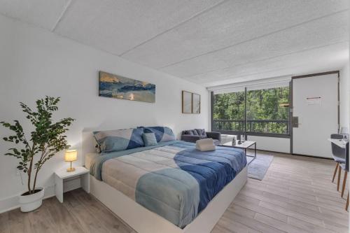 Alluring Studio 8min to Disney w Pool and FreeParking