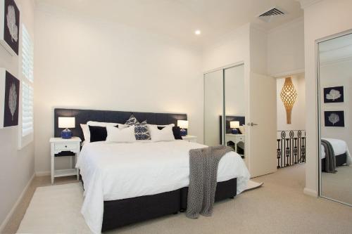 Sweet Juliet, Double Bay Isyd in Double Bay Sweet Juliet, Double Bay Isyd in Double Bay
