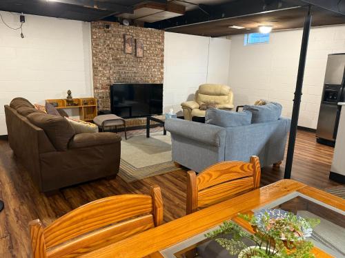 2 Bedrooms Basement Apartment in Killearn Estates 2 Bedrooms Basement Apartment in Killearn Estates