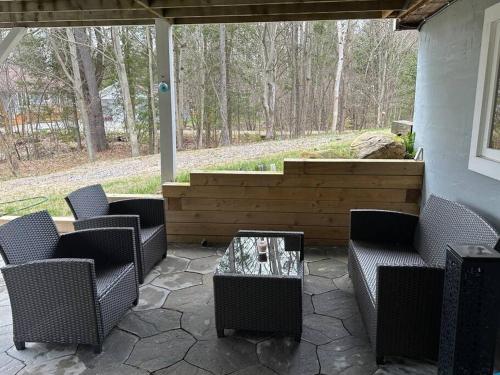 Ultimate Lakeview Retreat - Hot Tub, Paddle & Play in Bancroft (ON) Ultimate Lakeview Retreat - Hot Tub, Paddle & Play in Bancroft (ON)