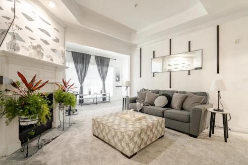 Luxury -2BR- Buckhead Retreat - Free Parking in Lindridge-Martin Manor Luxury -2BR- Buckhead Retreat - Free Parking in Lindridge-Martin Manor