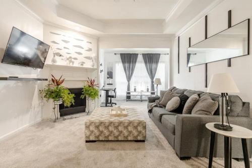 Luxury -2BR- Buckhead Retreat - Free Parking in Lindridge-Martin Manor Luxury -2BR- Buckhead Retreat - Free Parking in Lindridge-Martin Manor