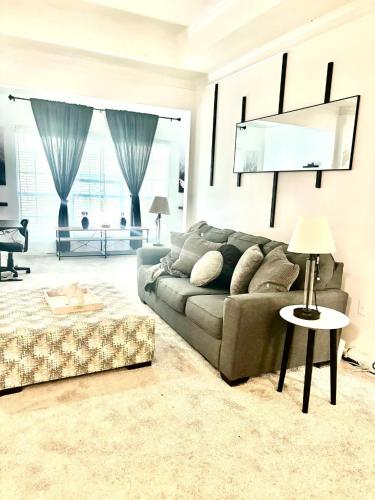 Luxury -2BR- Buckhead Retreat - Free Parking in Lindridge-Martin Manor Luxury -2BR- Buckhead Retreat - Free Parking in Lindridge-Martin Manor
