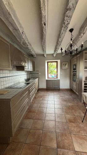 Konyha, LAOUEN - grande maison de campagne in Jugon-les-Lacs Konyha, LAOUEN - grande maison de campagne in Jugon-les-Lacs