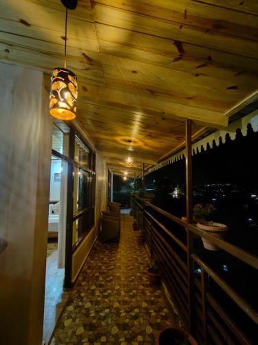The dreamcatcher by lake & woods in Найнітал The dreamcatcher by lake & woods in Найнітал