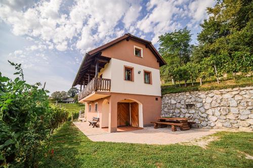 Балкон/тераса, Holiday Home Sunny at vineyard in Senovo Балкон/тераса, Holiday Home Sunny at vineyard in Senovo