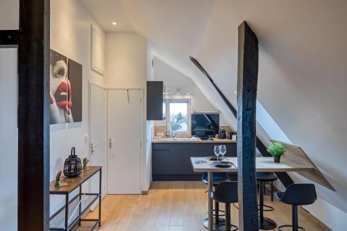 Kitchen, Nuits secretes un instant privilegie et sensuel in Bourg-Achard Kitchen, Nuits secretes un instant privilegie et sensuel in Bourg-Achard