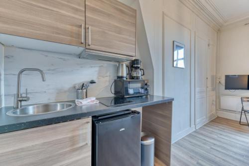 Kitchen, Le Savane a Rouen in Rue du Renard Kitchen, Le Savane a Rouen in Rue du Renard