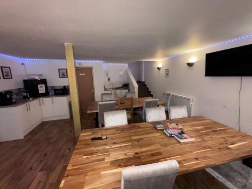 Kitchen, Haymarket Hostel in Edinburgh Kitchen, Haymarket Hostel in Edinburgh