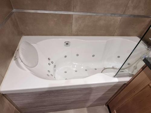 Appartement luxueux 3 pieces, spa prive, skis aux pieds - FR-1-810-21 in Beaufort Appartement luxueux 3 pieces, spa prive, skis aux pieds - FR-1-810-21 in Beaufort