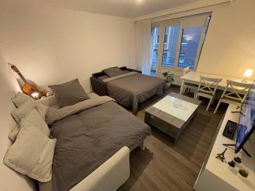 Cozy apartment city nightlife