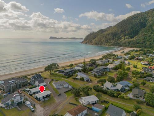 A szálláshely kívülről, Retreat by the Beach - Pauanui Holiday Home in Pauanui A szálláshely kívülről, Retreat by the Beach - Pauanui Holiday Home in Pauanui