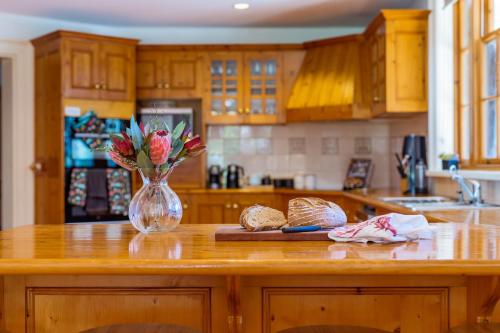 CLAYFIELD HOMESTEAD - rustic country accommodation in Prospect Vale CLAYFIELD HOMESTEAD - rustic country accommodation in Prospect Vale