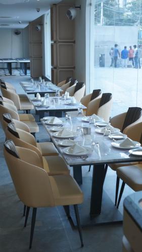 מסעדה, Clarion Hotel Hyderabad in היידראבאד מסעדה, Clarion Hotel Hyderabad in היידראבאד