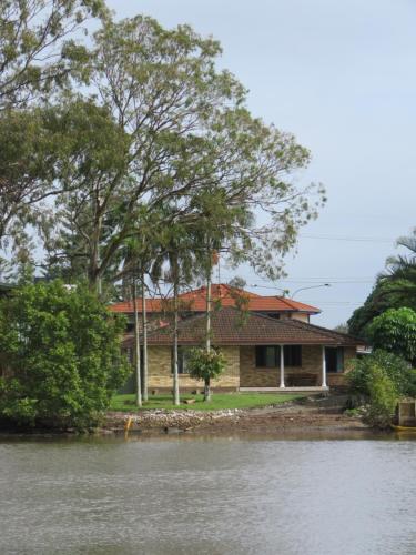 Waterfront house in Currumbin