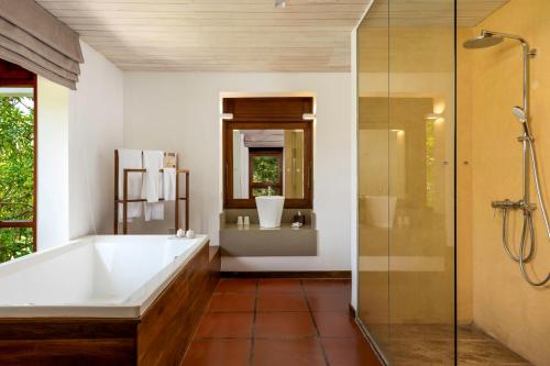 Bathroom, Jetwing Lagoon Wellness, A Luxury Reserve - Adults Only in Negombo Bathroom, Jetwing Lagoon Wellness, A Luxury Reserve - Adults Only in Negombo