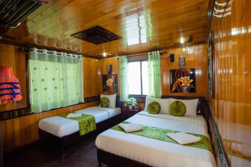 Lemon Cruise Hotel