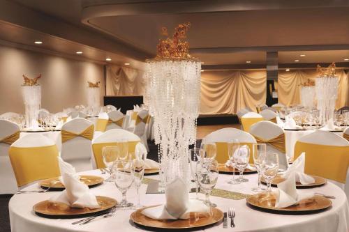 Meeting room / ballrooms, Radisson Hotel Charlotte Airport in Charlotte (NC) Meeting room / ballrooms, Radisson Hotel Charlotte Airport in Charlotte (NC)